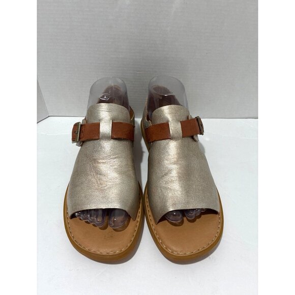 Born Women's Ivey Flat Sandals size 8 Light Gold Panna Cotta Metallic open toes - Picture 2 of 6